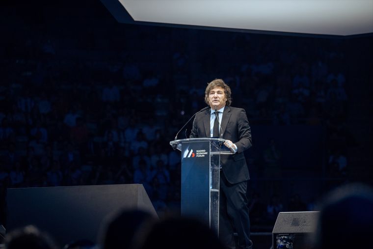 Javier Milei exponiendo en Madrid