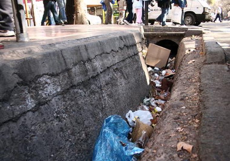Este es el estado de las acequias en el Este de Mendoza. Foto: MDZ / Archivo