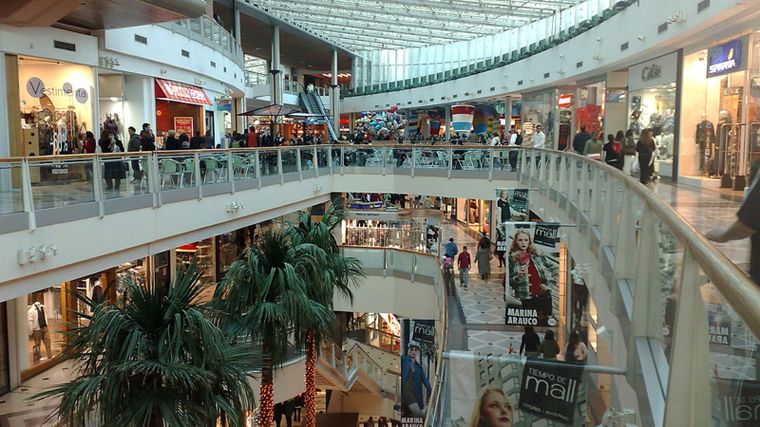 Muchos mendocinos analizan si conviene cruzar a Chile por tierra para aprovechar el Black Friday y la diferencia de precios.