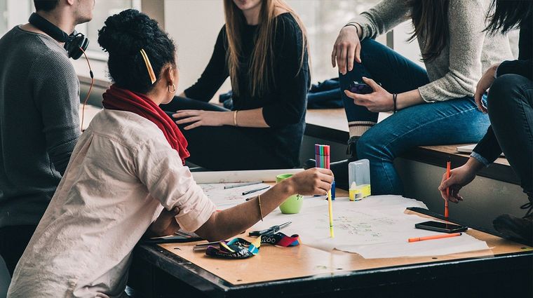 Jugando con amigos. Foto: Pixabay