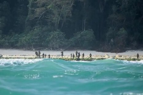 Investigadores calculan que los indígenas que integran la tribu de la isla Sentinel Norte no superan las 200 personas. Foto: INDIAN COASTGUARD/SURVIVAL INTERNATIONAL