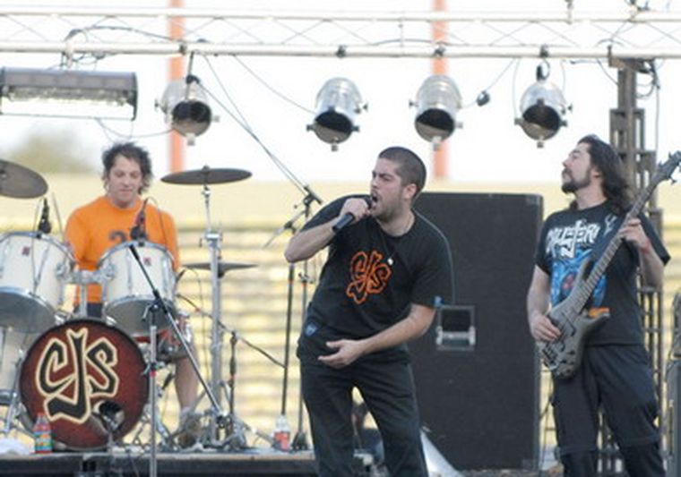 Al grupo Callejeros se le endilga haber promovido el uso de pirotecnia por parte del público. Foto: web