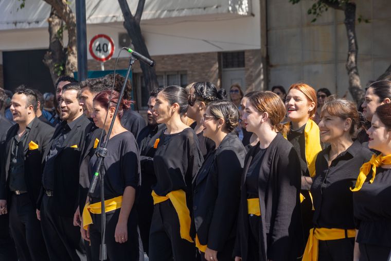 El cierre fue un momento único donde vecinos y artistas consagraron el pilar de la identidad cultural cuyana. El cierre fue un momento único donde vecinos y artistas consagraron el pilar de la identidad cultural cuyana.