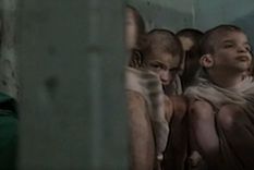 Se cree que más de 20.000 niños murieron como resultado de la política de Ceausescu.