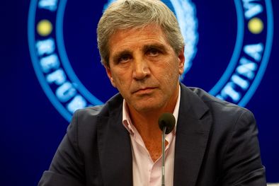 MDZol | Luis Toto Caputo ya tuvo un encuentro con la industria de consumo masivo y ahora va por los supermercadistas, para intentar contener los aumentos de precios. Foto: Télam