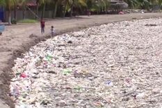 Grandes cantidades de basura en la playa de Omoa, en el norte de Honduras, el 19 de septiembre de 2020.