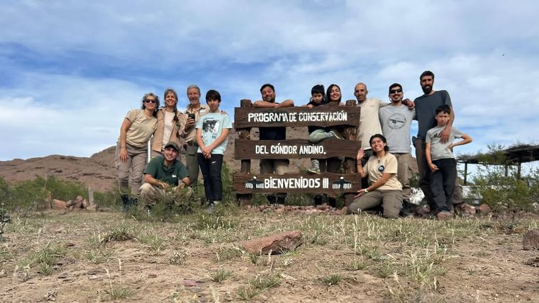 El equipo del Programa de Conservación del Cóndor Andino. El equipo del Programa de Conservación del Cóndor Andino.