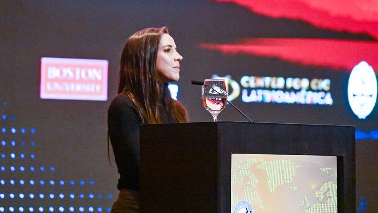 La ministra de Seguridad y Justicia de Mendoza aseguró que las estafas digitales y los ataques a menores son algunas de las amenazas que más crecieron en el entorno virtual. La ministra de Seguridad y Justicia de Mendoza aseguró que las estafas digitales y los ataques a menores son algunas de las amenazas que más crecieron en el entorno virtual.