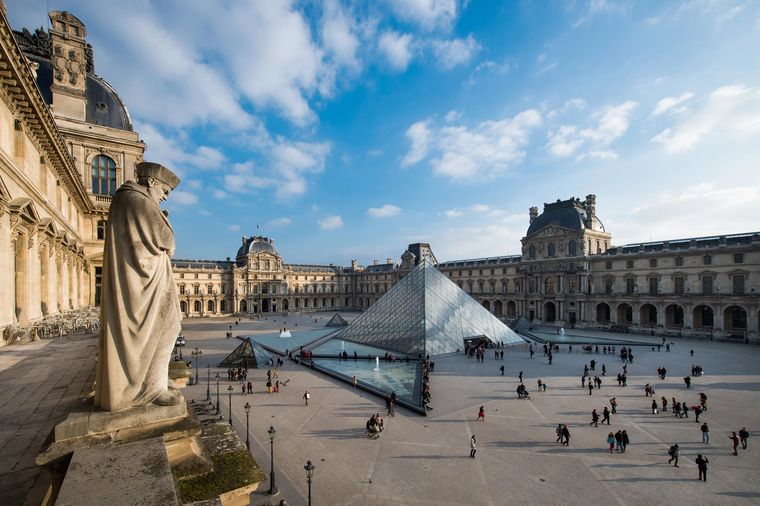 El Museo del Louvre había cerrado sus puertas tras el robo. El Museo del Louvre había cerrado sus puertas tras el robo.