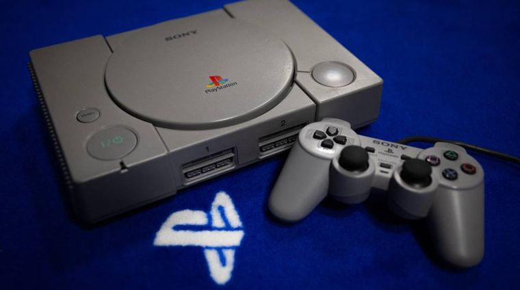 Una filtración anticipa la llegada de la primera PlayStation en versión LEGO para coleccionistas nostálgicos. Una filtración anticipa la llegada de la primera PlayStation en versión LEGO para coleccionistas nostálgicos.