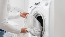 El vinagre y el jabón forman una combinación perfecta para dejar la ropa suave y sin residuos en el lavarropas.  Fuente: Shutterstock El vinagre y el jabón forman una combinación perfecta para dejar la ropa suave y sin residuos en el lavarropas.  Fuente: Shutterstock