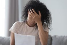 La joven quedó sorprendida por el cobro de los gastos