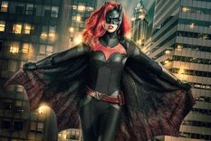 hbo estrena batichica, la primera serie protagonizada por una heroina lesbiana