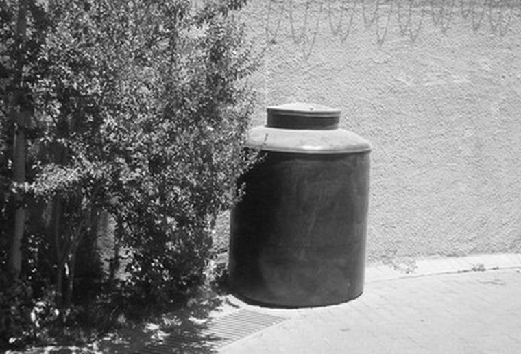 La gente compra tanques extra, pero no tiene con qué llenarlos.