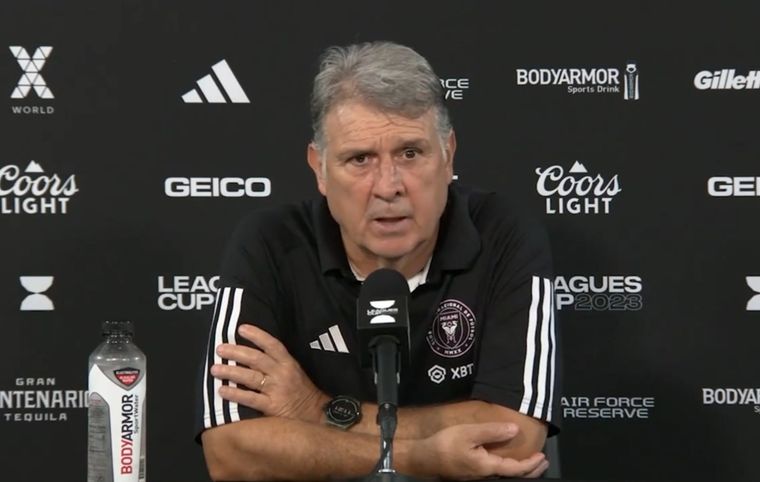 Tata Martino se cruzó con un periodista.