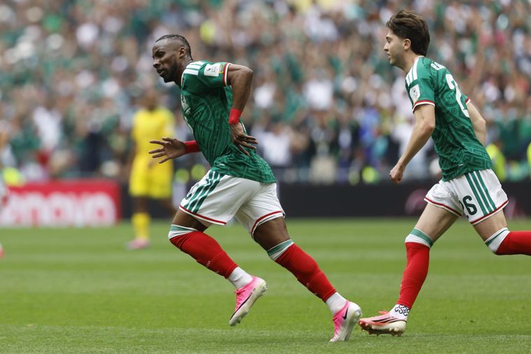 Histórico. Julián Quiñones, delantero de 29 años del Al-Qadsiah de Arabia Saudita, marcó el primer gol del Mundial 2026 para el seleccionado mexicano.&nbsp;