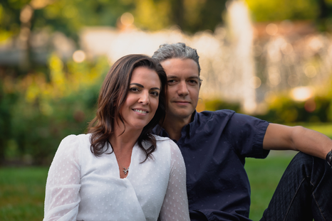 Durante décadas, cumplir 50 era sinónimo de “haber llegado”. A esa edad, se esperaba que uno ya tuviera nietos, una vida ordenada y poco margen para la sorpresa y el amor. Durante décadas, cumplir 50 era sinónimo de “haber llegado”. A esa edad, se esperaba que uno ya tuviera nietos, una vida ordenada y poco margen para la sorpresa y el amor.