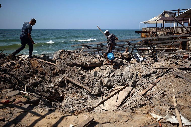 Así quedó la concurrida cafetería tras el ataque israelí.