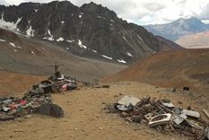 El lugar de los hechos, al fondo, el cerro Sosneado; a sus pies está el río Atuel. Foto: Ulises Naranjo