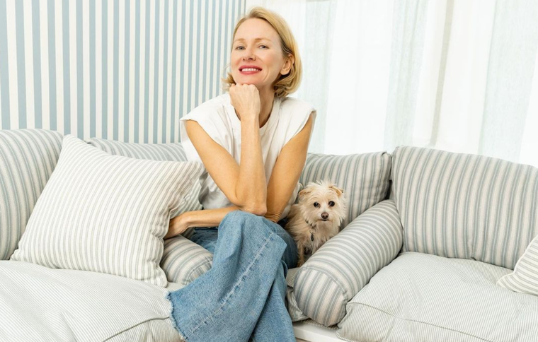 Naomi Watts es una experta en llevar un estilo sofisticado y casual.  Foto: Instagram @naomiwatts