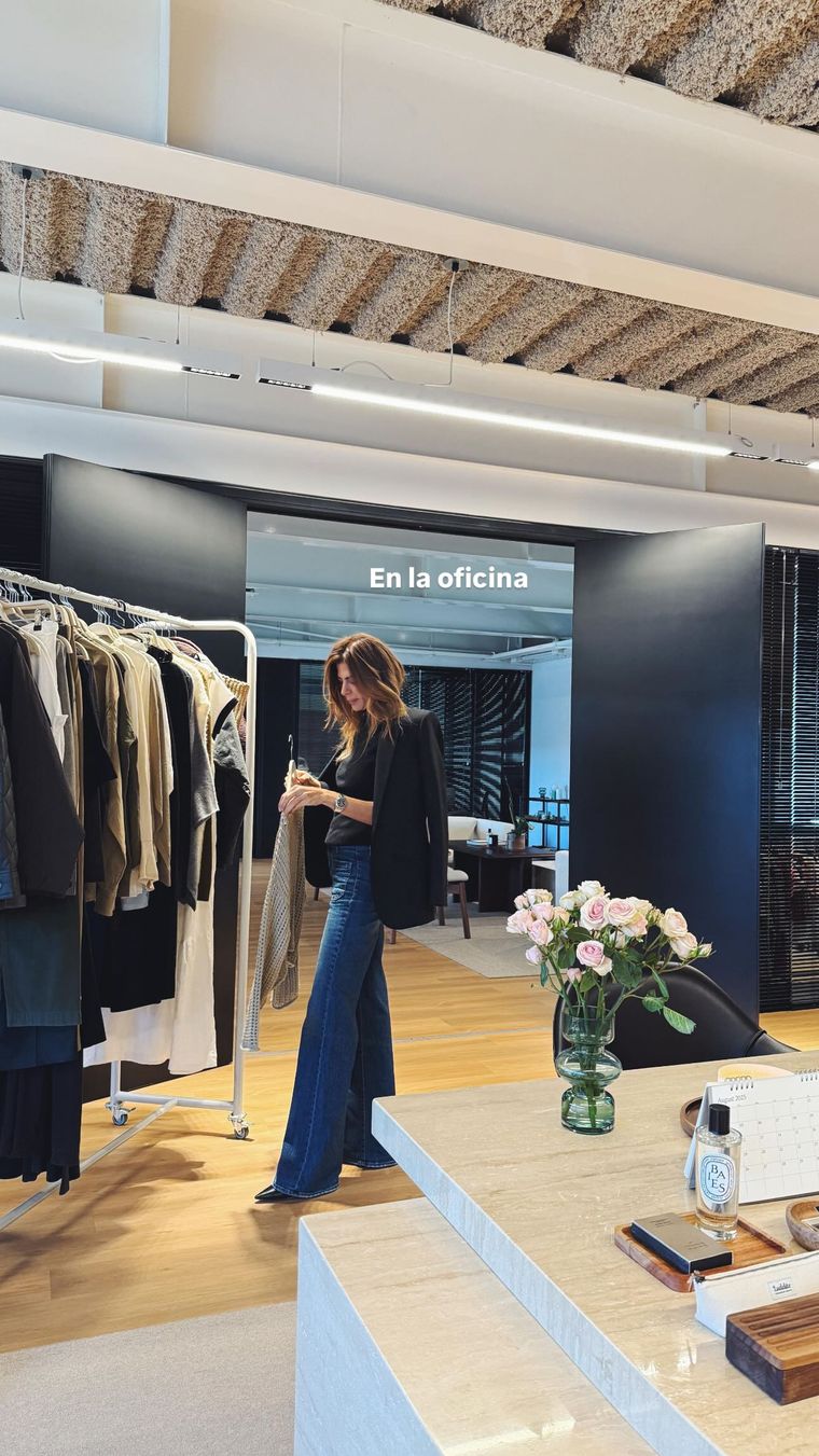 Juliana Awada y el look minimalista que es inspiración para todos los días. Juliana Awada y el look minimalista que es inspiración para todos los días.