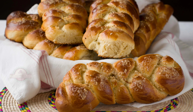 Cómo lograr trenzas de brioche doradas y esponjosas en casa Foto: Shutterstock