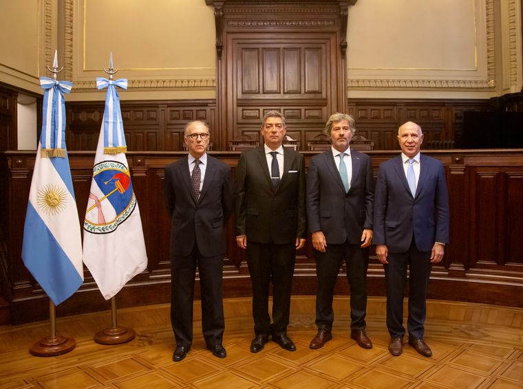 El ministro de Justicia, Juan Bautista Mahiques, tuvo su primer encuentro con los jueces de la Corte Suprema: Carlos Rosenkrantz, Horacio Rosatti y Ricardo Lorenzetti.