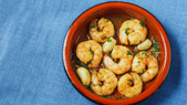 Esta receta de gambas al ajillo nació como una tapa popular para aprovechar ingredientes básicos como ajo, aceite y guindilla. Esta receta de gambas al ajillo nació como una tapa popular para aprovechar ingredientes básicos como ajo, aceite y guindilla.