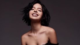 El body negro estilo corsé que eligió Ángela Aguilar es un emblema de lo clásico pero ella lo fusiona con un estilo casual sumándolo a un jean de tiro alto.