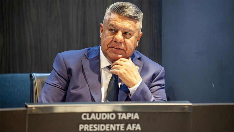 El presidente de la AFA, Claudio Chiqui Tapia, será reelecto este jueves para un tercer período consecutivo. Desde el Gobierno amenazan con la intervención. Foto: AFA