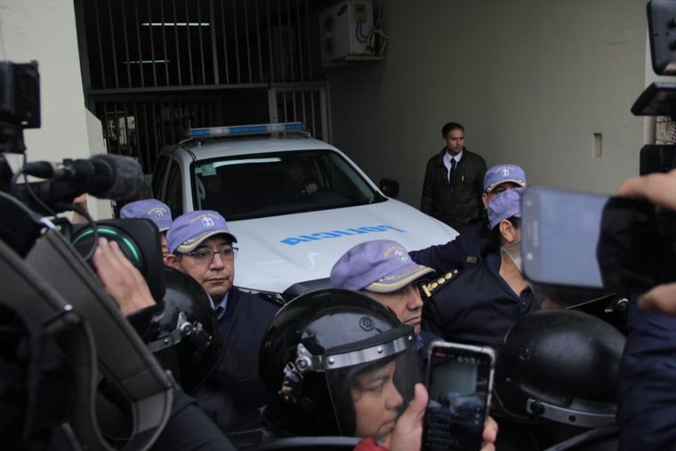 Marcela Acuña llegando a la fiscalía