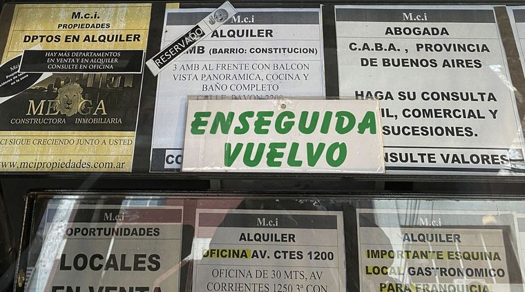 Corredores inmobiliarios en alerta por la baja de unidades disponibles para alquiler. Foto: Celeste Salguero / MDZ