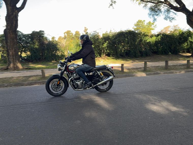 Este modelo de Royal Enfield se comercializa en el mercado local con un precio de 12.600.000 pesos.