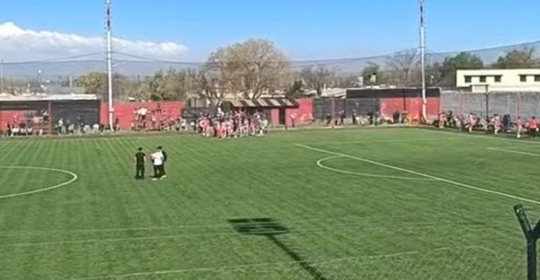 En La Consulta no se jugó por falta de ambulancia, que estaba en camino al momento de la suspensión. En La Consulta no se jugó por falta de ambulancia, que estaba en camino al momento de la suspensión.