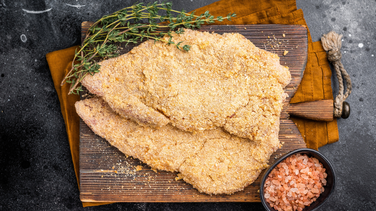La receta de milanesas de carne tiene origen europeo, inspirada en la cotoletta italiana. La receta de milanesas de carne tiene origen europeo, inspirada en la cotoletta italiana.