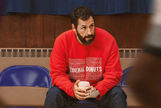 Adam Sandler aplicó el rigor ante un fan. Foto: Captura Netflix.