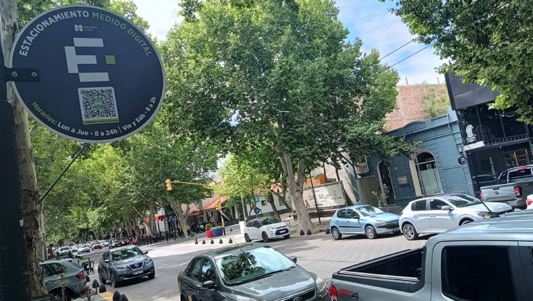 La aplicación del estacionamiento medido digital se puede descargar con el QR de los carteles. La aplicación del estacionamiento medido digital se puede descargar con el QR de los carteles.