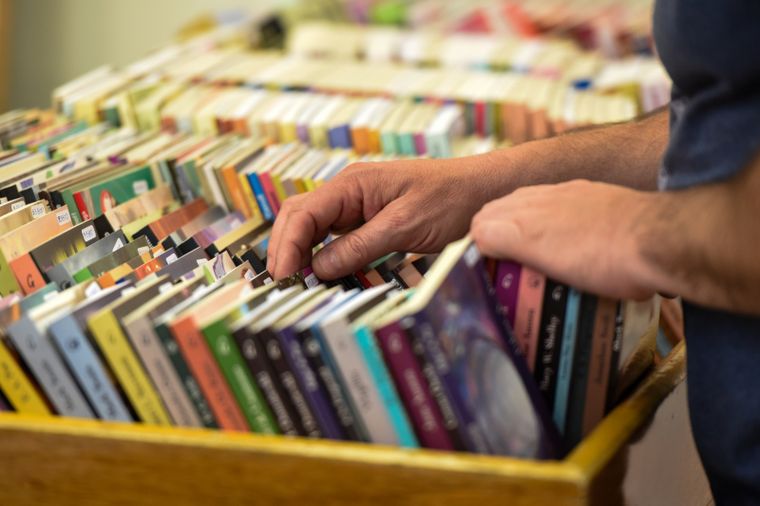 La Noche de las Librerías invita a redescubrir el placer de la lectura en un entorno urbano y participativo.
