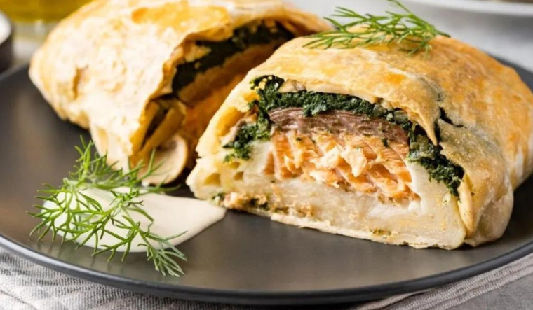 Sorprende a tus Invitados con una empanada de salmón y espinacas casera Foto: Cardamomo.news