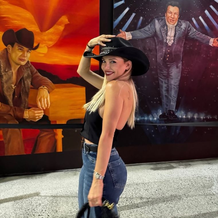 Evangelina Anderson es una diosa. Evangelina Anderson es una diosa.