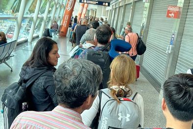 MDZol | El Ministerio de Trabajo intervino en un conflicto gremial que perjudicó a miles de pasajeros de la aerolínea JetSMART