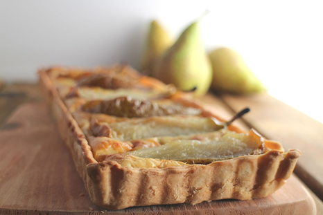 Tarta de peras caramelizadas con un toque crocante. Foto: Cook the cake