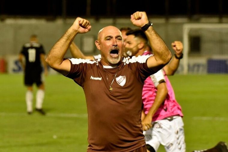 Bajo la dirección técnica de Llop, Platense volvió a primera división después de 21 años. Foto: Prensa Platense. Bajo la dirección técnica de Llop, Platense volvió a primera división después de 21 años. Foto: Prensa Platense.