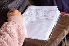 De los 273 miembros de la etnia kusunda, solo una de ellas lo habla de modo fluido. Ahora tratan de revertir eso en una pequeña escuela. Foto: BBC EILEEN MCDOUGALL