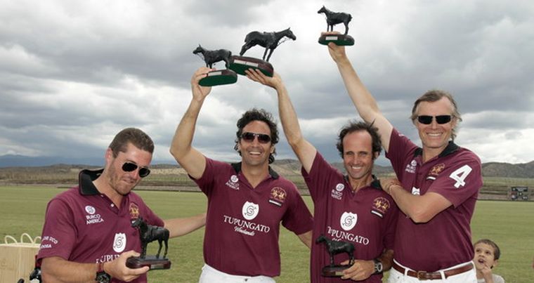 El equipo de Tupungato Winelands: Nicolás Audibert, Matías brandi, Cristian Bernal y Huber Gosee, campeones del torneo. Foto: Nacho Gaffuri / MDZ