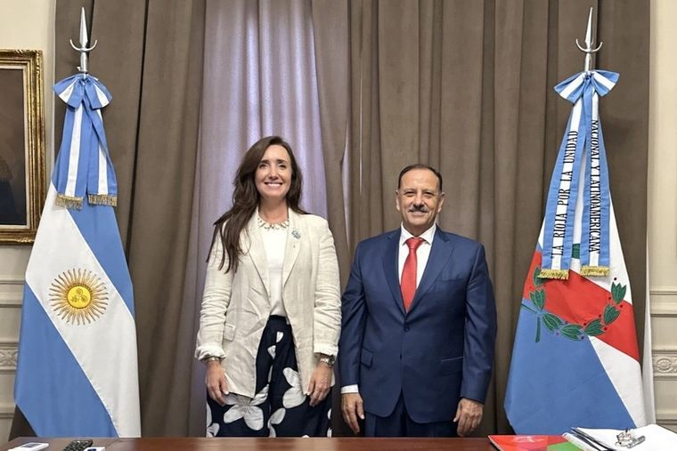Victoria Villarruel con el gobernador de La Rioja, Ricardo Quintela, durante su visita a la provincia norteña el fin de semana pasado.