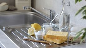 Vinagre y sal gruesa: el secreto de limpieza que no pasa de moda. Foto: Shutterstock Vinagre y sal gruesa: el secreto de limpieza que no pasa de moda. Foto: Shutterstock