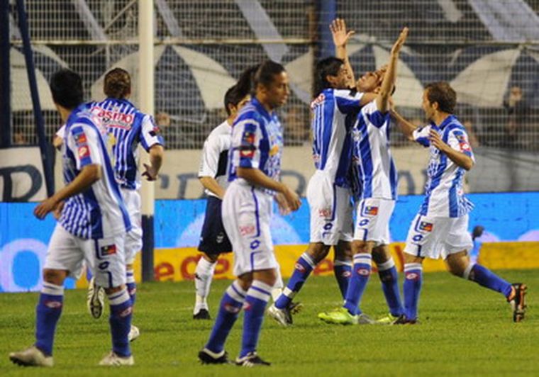 Una victoria importante consiguió el Tomba en La Plata. Foto: Foto Baires