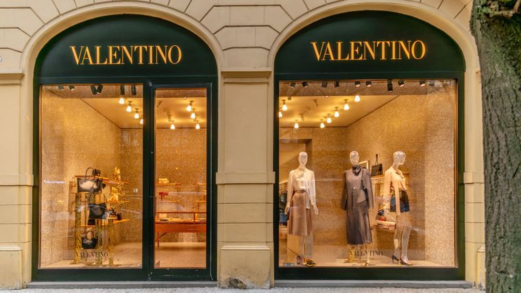 La icónica vidriera de Valentino.