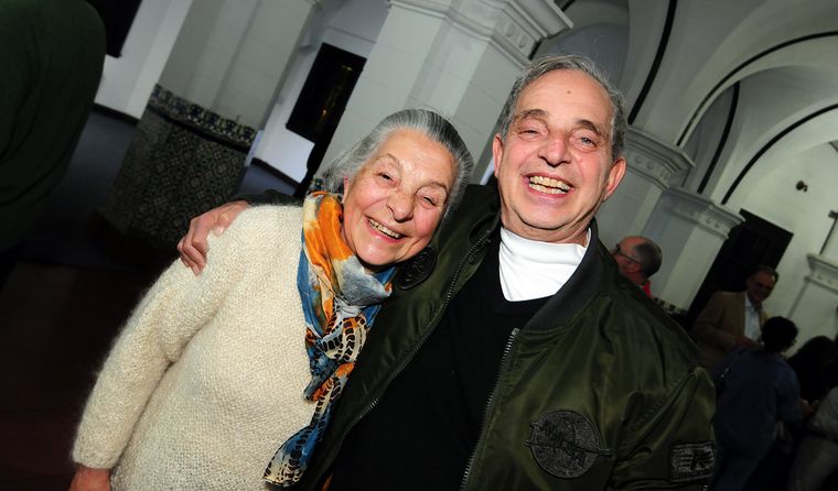 Los hermanos Stella Maris y Jairo Hom. Los hermanos Stella Maris y Jairo Hom.